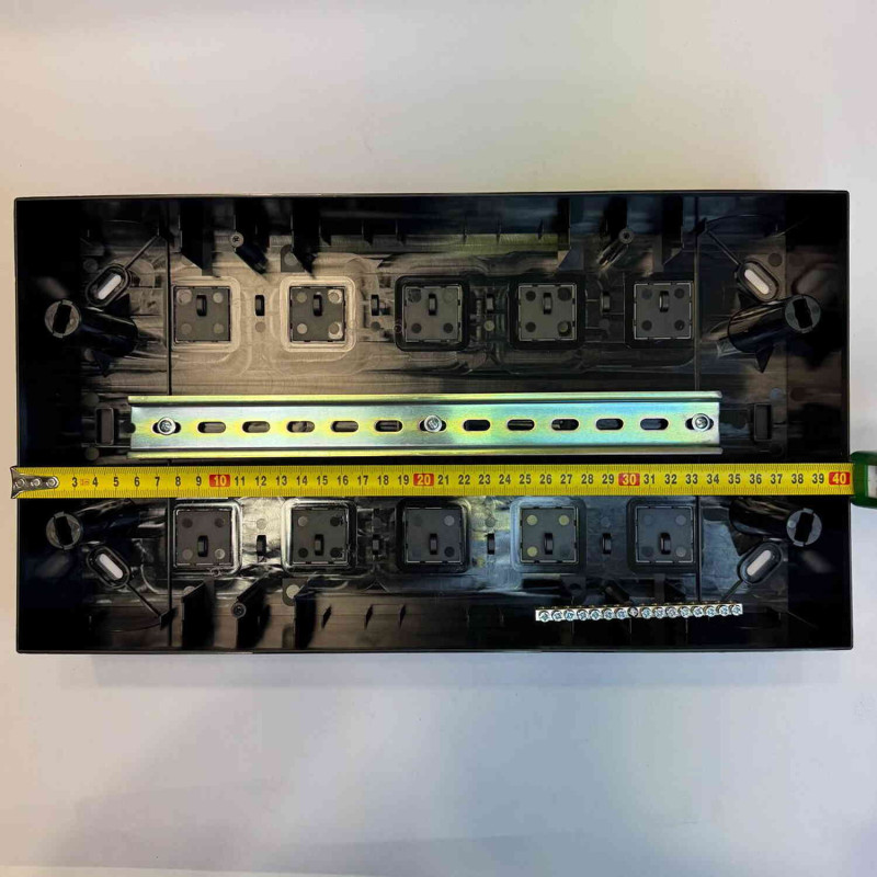 Бокс пластиковый СКИМ 18 модулей накладной IP40 черный прозрачная дверца ( С11902016 )