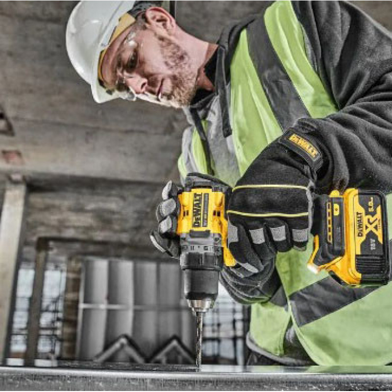 Бесщеточная дрель-шуруповерт DeWALT DCD800P2T XR Li-Ion 18В 5Ач 90Нм быстрозажимной патрон 13мм