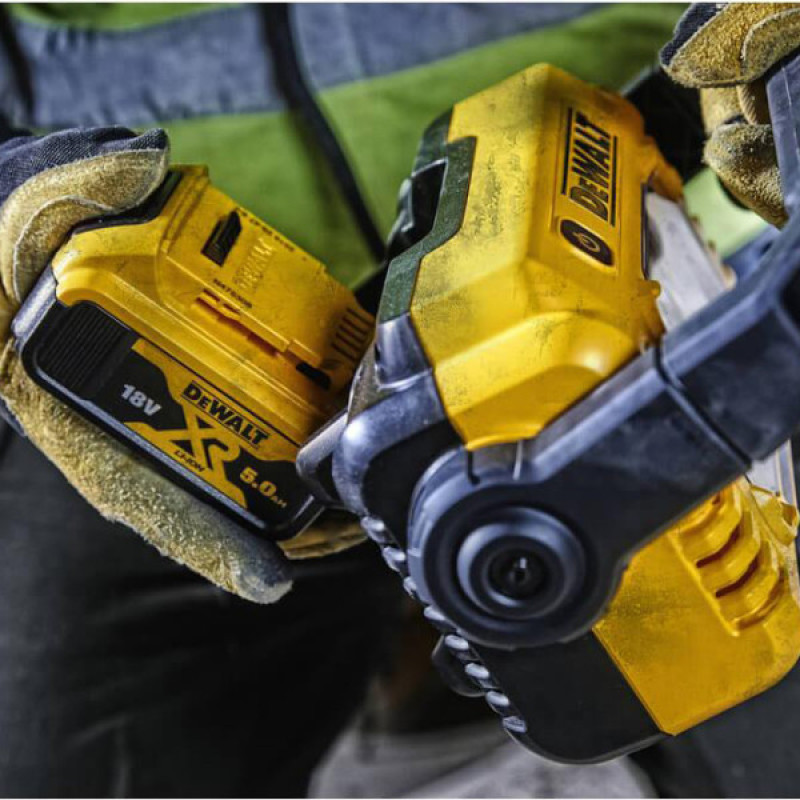 Аккумуляторный светодиодный фонарь DeWALT DCL077 XR Li-Ion 10,8/12/18 В 500/1000/2000лм