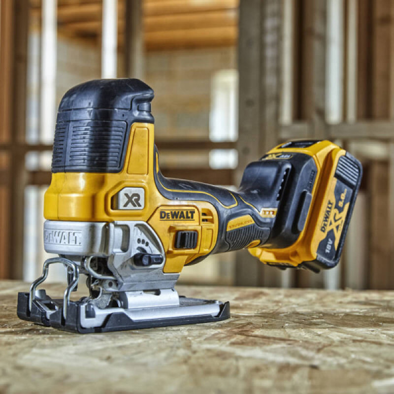 Безщітковий акумуляторний електролобзик DeWALT DCS335NT 18В
