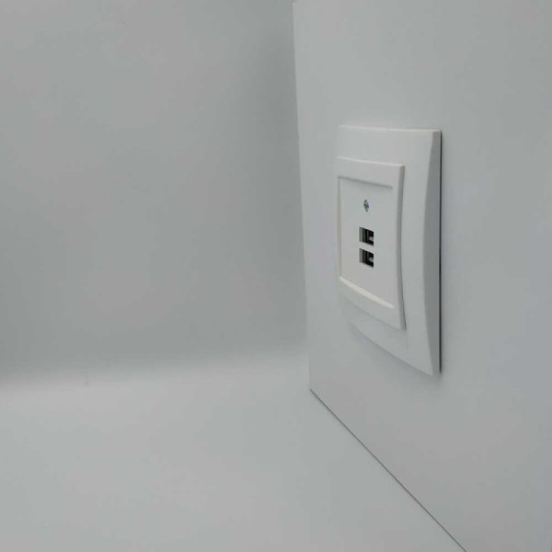 Розетка Nilson Touran біла 2-на USB ( 24111081 )