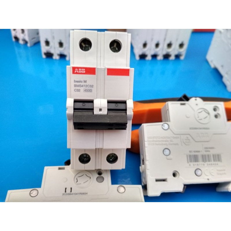 Автоматичний вимикач ABB BASIC M 2Р 40А 4,5kA