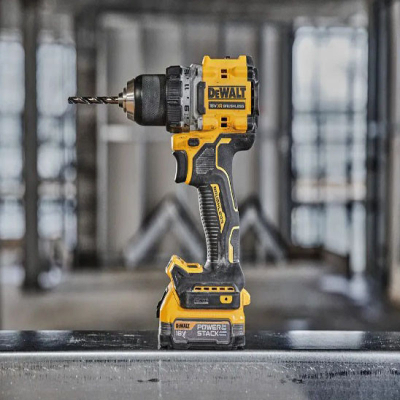 Бесщеточная дрель-шуруповерт DeWALT DCD800E1T XR Li-Ion PowerStack 18В 1,7Ач 90Нм патрон 13мм