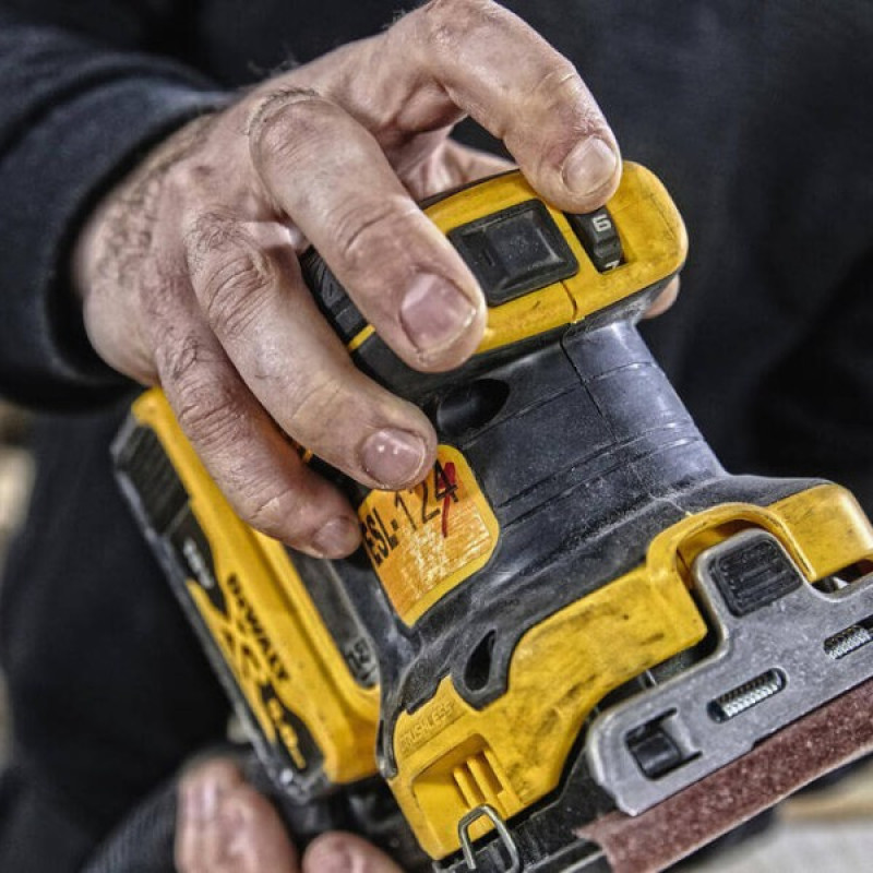 Вибрационная шлифмашина DeWALT DCW200N XR Li-Ion 18В 8000-13500об/мин