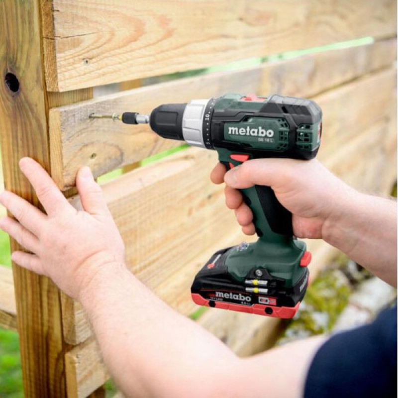 Аккумуляторная ударная дрель-шуруповерт Metabo SB 18 L 2x2Aч (614053500)