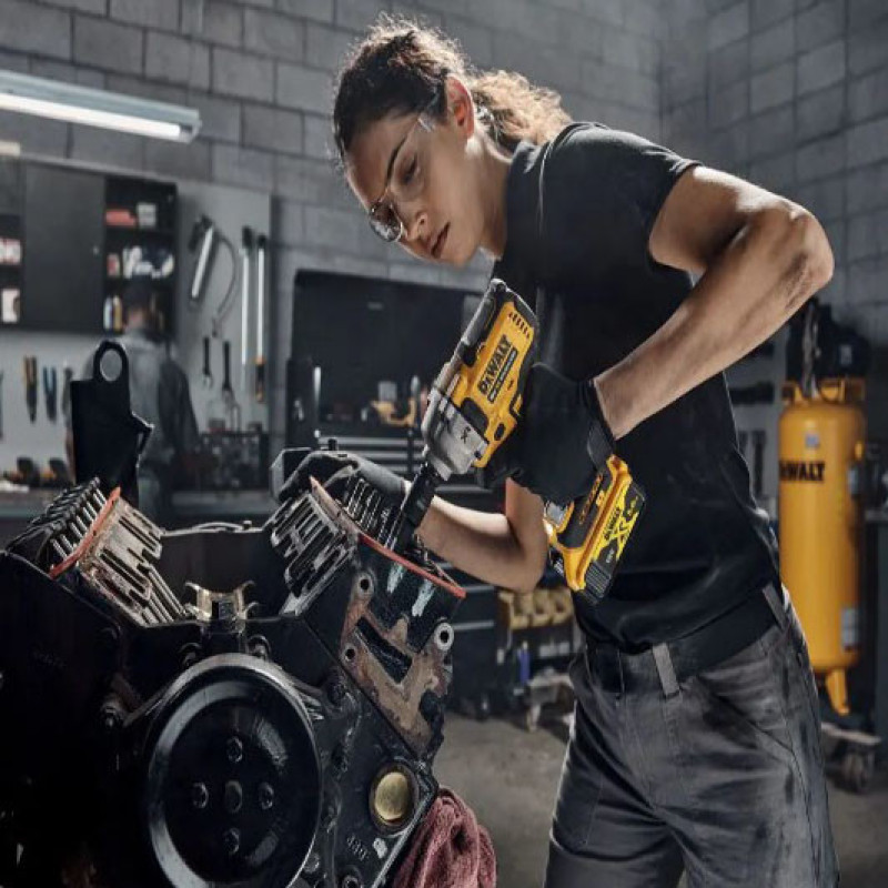 Ударный гайковерт бесщеточный DeWALT DCF891N XR Li-Ion 18В 1084Нм 2000об/мин 3250уд/мин