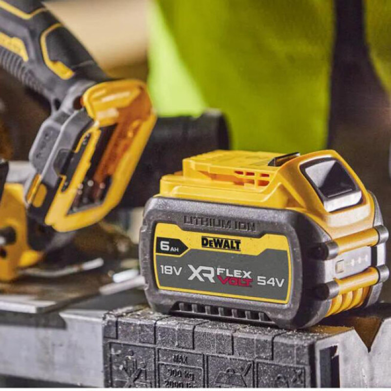 Акумуляторна дискова пила безщіткова DeWALT DCS573NT FLEXVOLT ADVANTAGE XR Li-lon 18В Ø190х30мм 5500об/хв