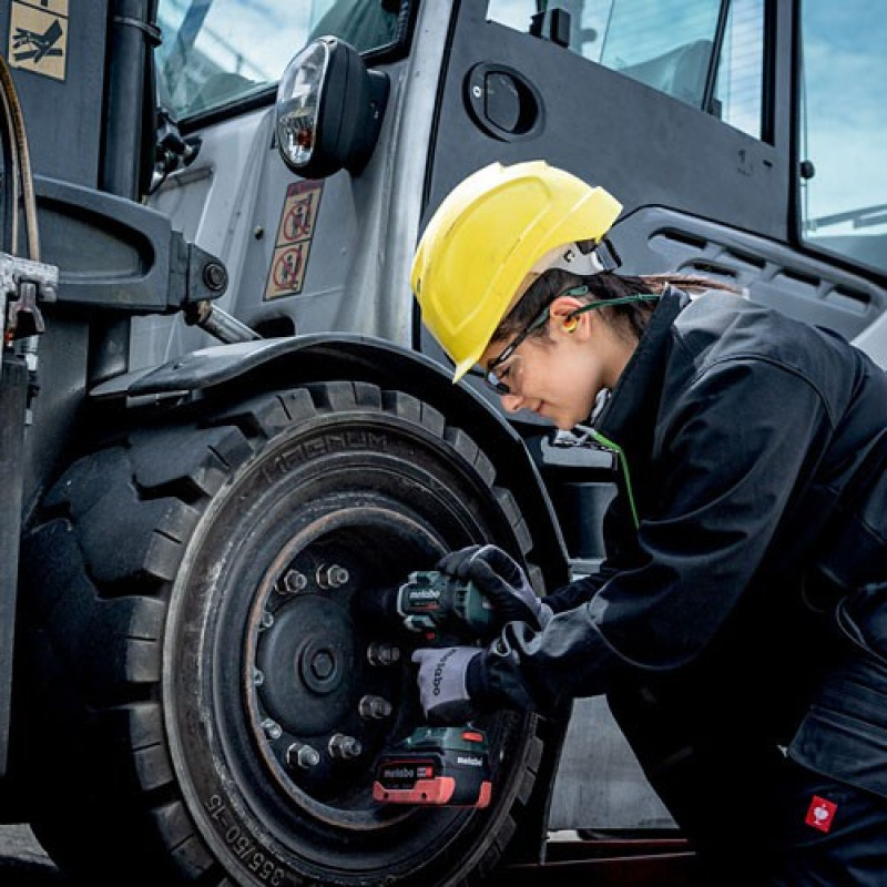 Аккумуляторный ударный гайковерт Metabo SSW LTX 800 BL 2x5,2А LI-POWER (602403650)
