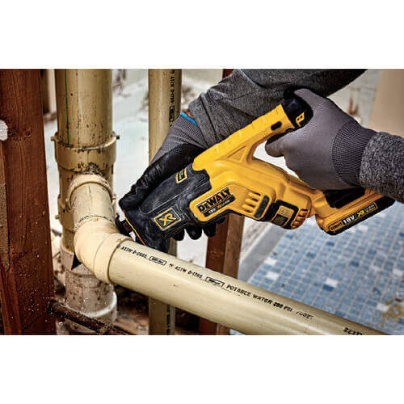 Аккумуляторная сабельная пила DeWALT DCS367N 18В