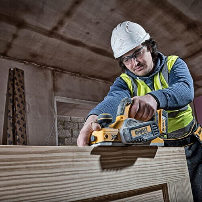 Безщітковий акумуляторний рубанок DeWALT DCP580NT 18В