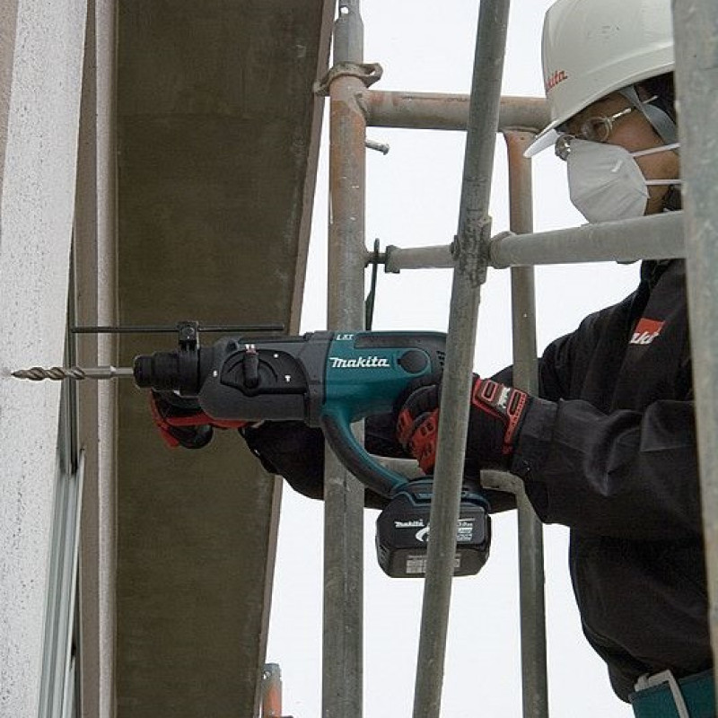 Аккумуляторный перфоратор Makita DHR202Z 18В