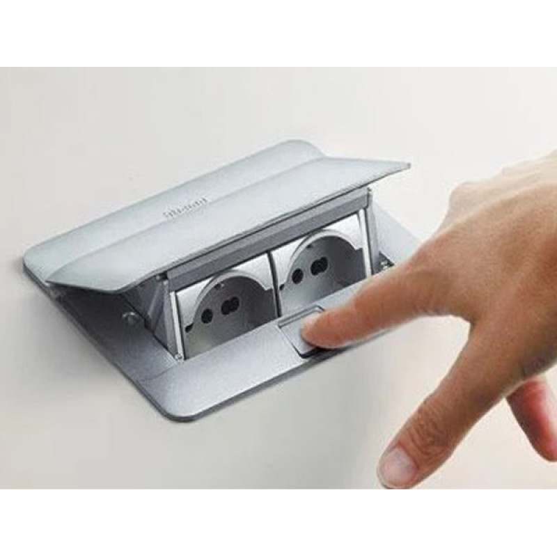 Лючок с выдвижным блоком Legrand 54013 8М (алюминий)