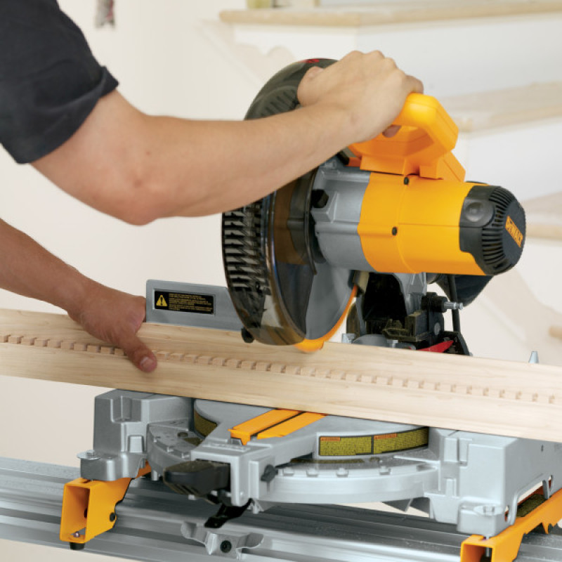 Торцовочная пила DeWALT D27113 1600Вт