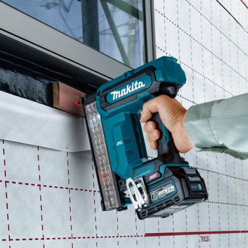 Акумуляторний цвяхозабивний пістолет Makita FN001GZ XGT 40 В 40мм