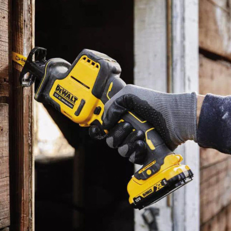 Сабельная аккумуляторная пила DeWALT DCS312N XR Li-Ion 10,8/12В 0-2800 ход/мин